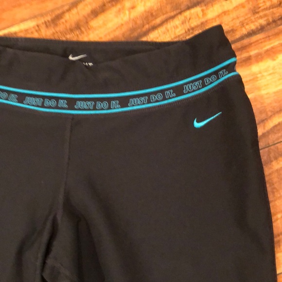 Nike Pants - Nike Dri-Fit Capri length workout pants 👖